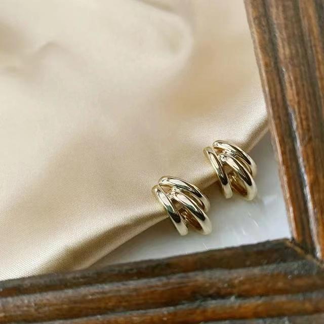 皇冠新体育官方|三步定位你的气质找到本命穿衣风格(图3)