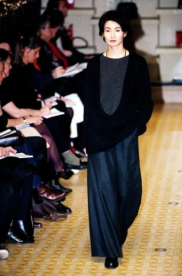 皇冠新体育官方|三步定位你的气质找到本命穿衣风格(图19)